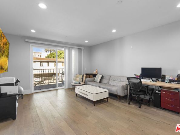 901 S Gramercy Drive 205, Los Angeles CA 90019
