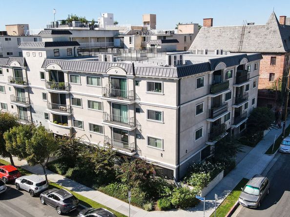 901 S Gramercy Drive 205, Los Angeles CA 90019