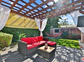 5922 6th Avenue, Los Angeles CA 90043