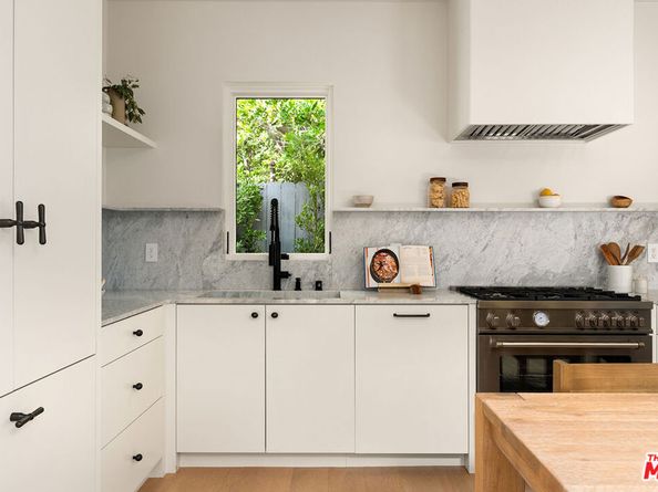 4935 Agnes Avenue, Valley Village CA 91607