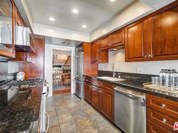 11732 Moorpark Street J, Studio City CA 91604
