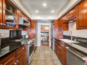 11732 Moorpark Street J, Studio City CA 91604