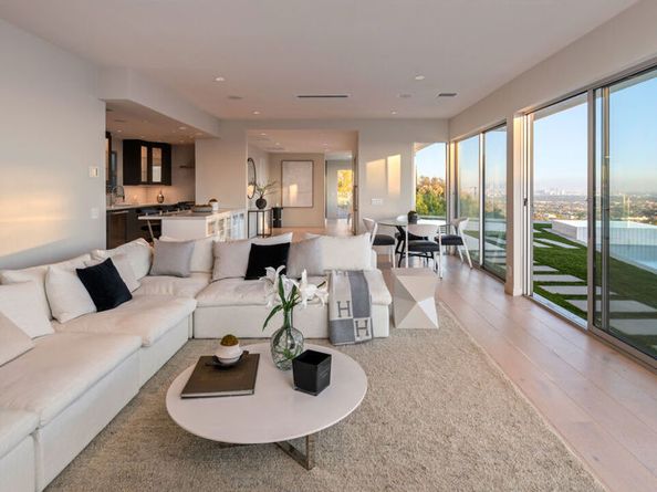 8515 Hedges Way, Los Angeles CA 90069
