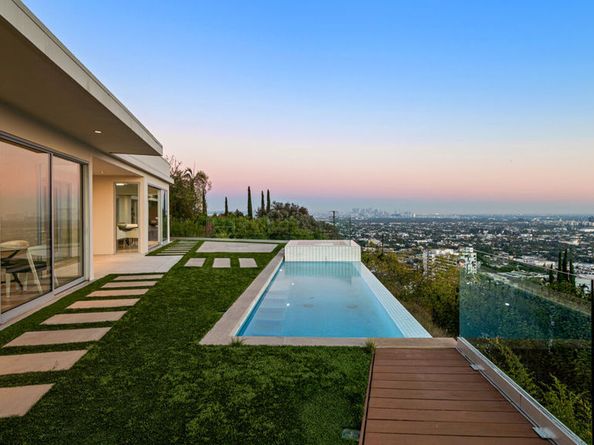 8515 Hedges Way, Los Angeles CA 90069