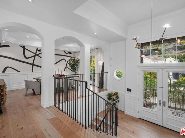 3685 Benedict Canyon Lane, Sherman Oaks CA 91423