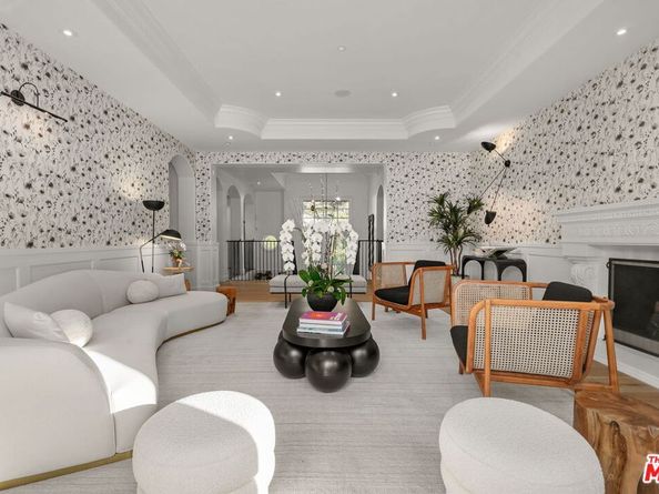 3685 Benedict Canyon Lane, Sherman Oaks CA 91423
