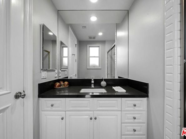 3685 Benedict Canyon Lane, Sherman Oaks CA 91423