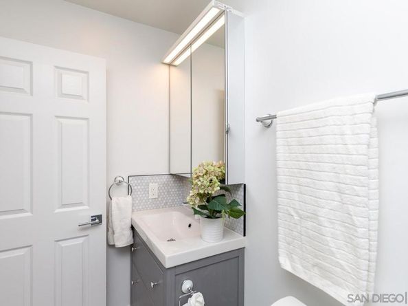 913 Johnson Ave, San Diego CA 92103