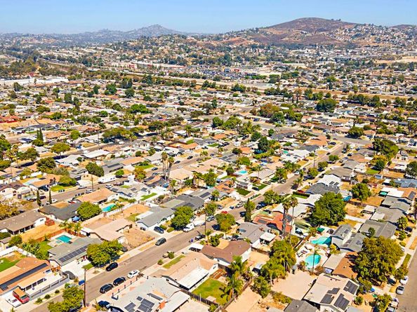 8823 Kelburn Ave, Spring Valley CA 91977