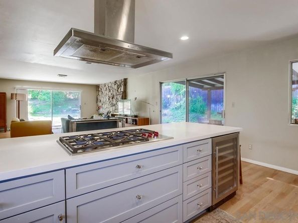 10020 Bonnie Vista Dr., La Mesa CA 91941