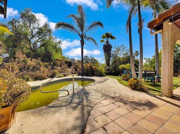 1876 Vista Way, El Cajon CA 92019