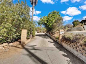 1876 Vista Way, El Cajon CA 92019