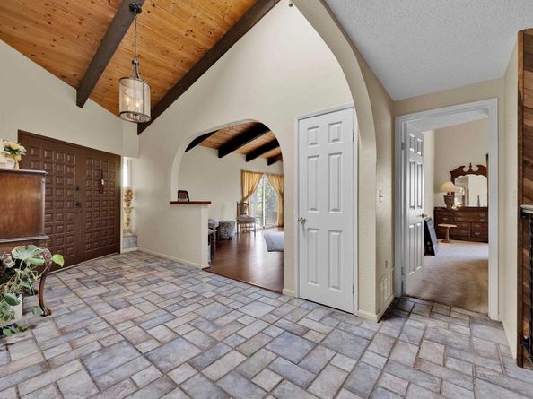 1876 Vista Way, El Cajon CA 92019