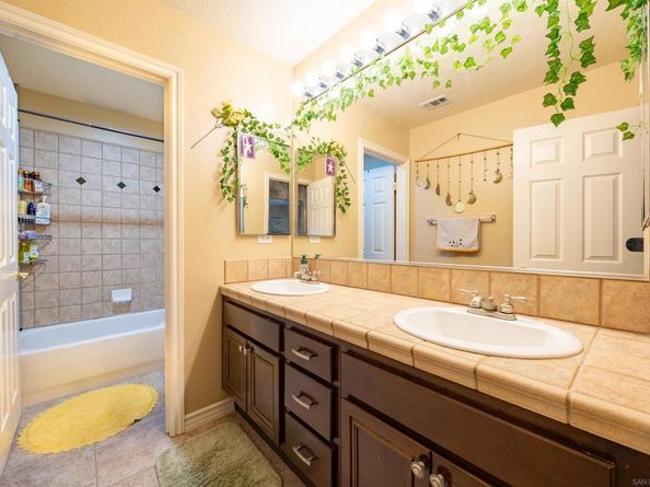 273 Oak Valley Ln, Escondido CA 92027