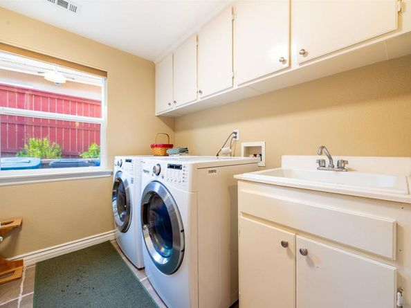 273 Oak Valley Ln, Escondido CA 92027