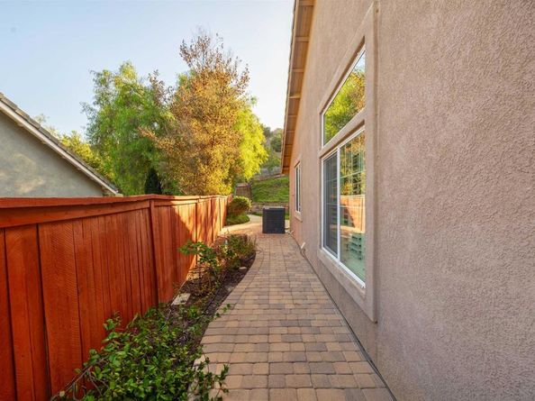 273 Oak Valley Ln, Escondido CA 92027