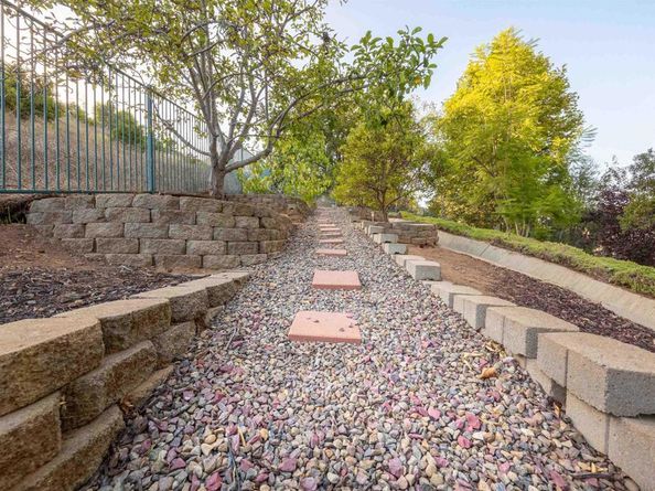 273 Oak Valley Ln, Escondido CA 92027