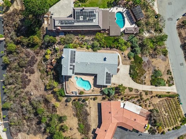 620 Singing Vista Ct, El Cajon CA 92019