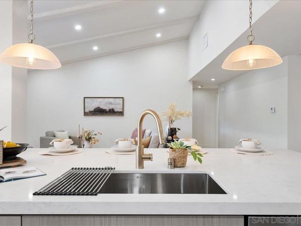 7212 Columbine Dr, Carlsbad CA 92011