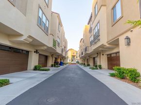 320 Waverunner Ct, Santee CA 92071