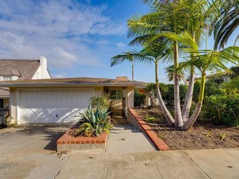 3985 La Cresta Dr