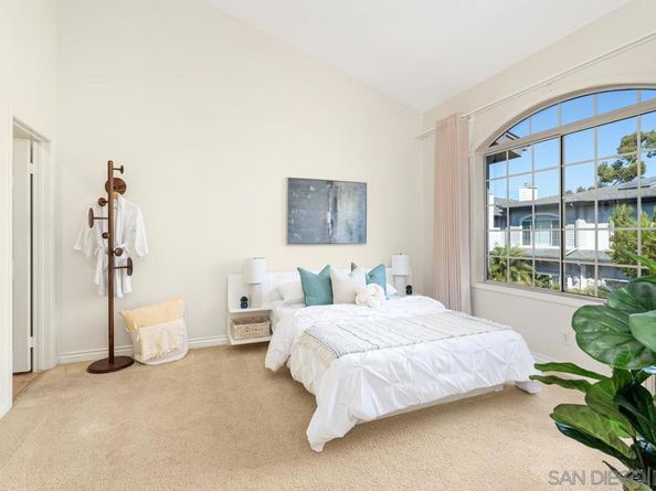8619 Via Mallorca C, La Jolla CA 92037
