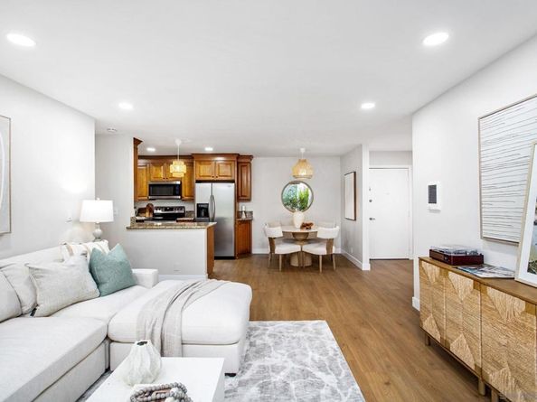 2510 Torrey Pines 415, La Jolla CA 92037