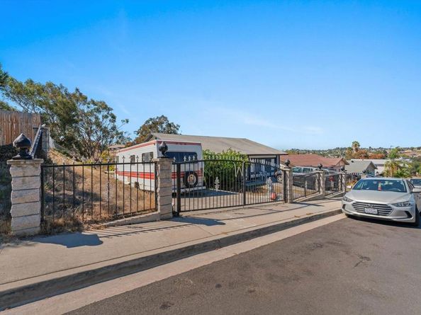366 Lausanne Dr, San Diego CA 92114