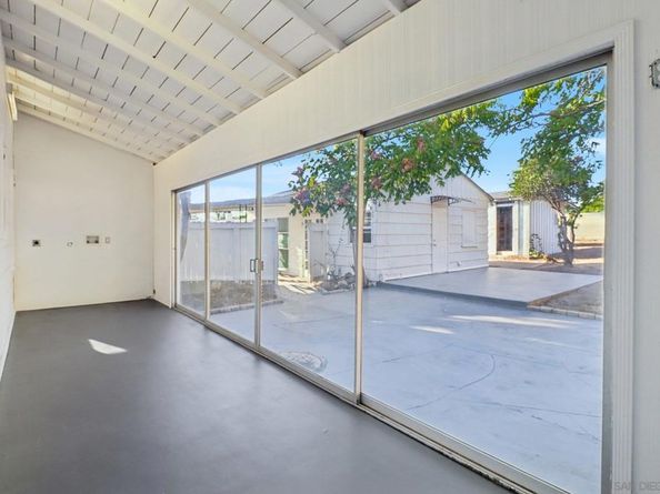 9130 Shirley Dr, La Mesa CA 91941