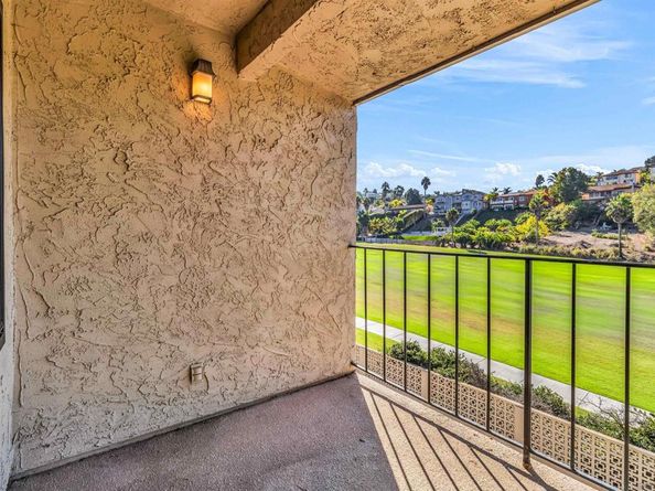 2507 Navarra Dr 202, Carlsbad CA 92009