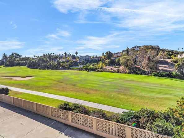 2507 Navarra Dr 202, Carlsbad CA 92009