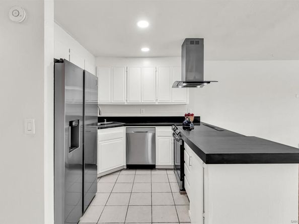 2507 Navarra Dr 202, Carlsbad CA 92009