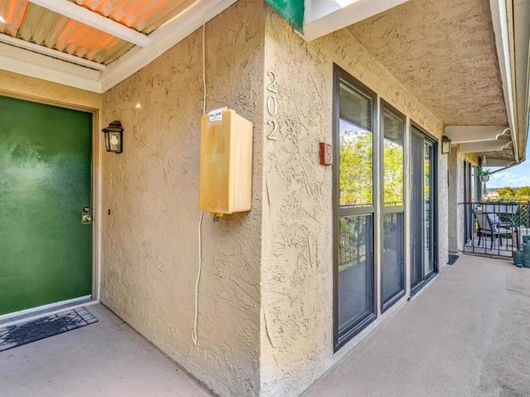 2507 Navarra Dr 202, Carlsbad CA 92009