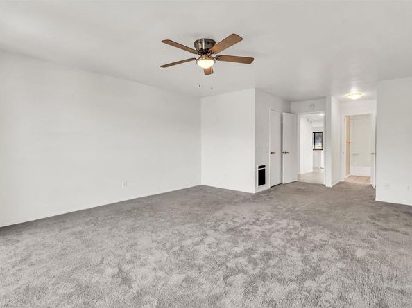 2507 Navarra Dr 202, Carlsbad CA 92009