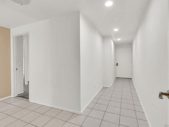 2507 Navarra Dr 202, Carlsbad CA 92009