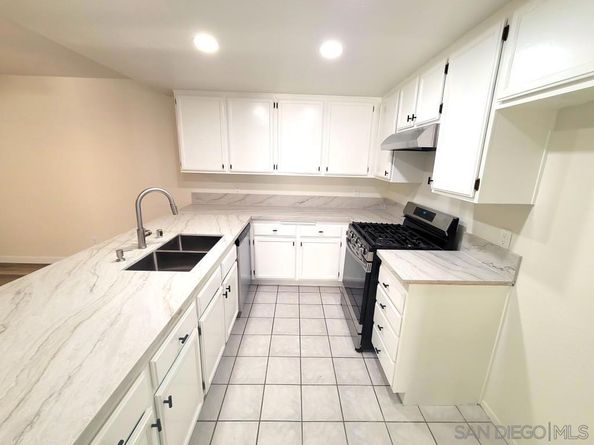 243 Flame Tree Place, Oceanside CA 92057