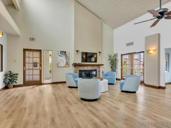 8644 Via Mallorca F, La Jolla CA 92037