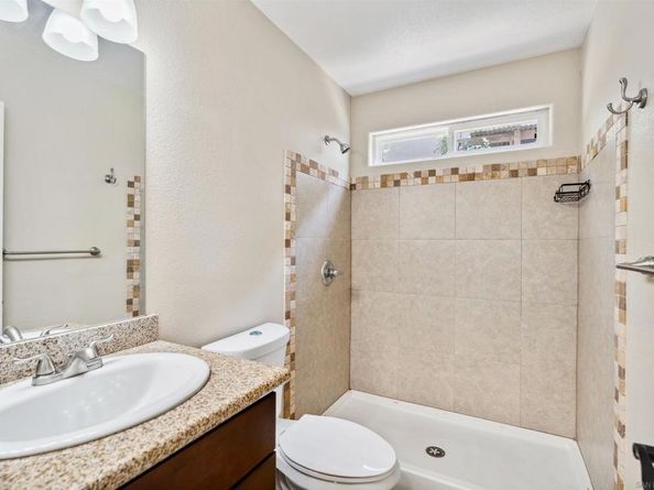 401 S Vine St, Escondido CA 92025