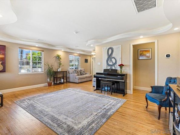 6295 Calle Pavana, San Diego CA 92139