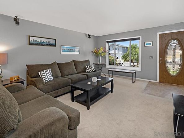 8427 Amino Dr, Santee CA 92071