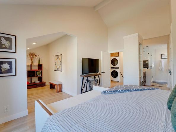 8430 Via Sonoma 49, La Jolla CA 92037