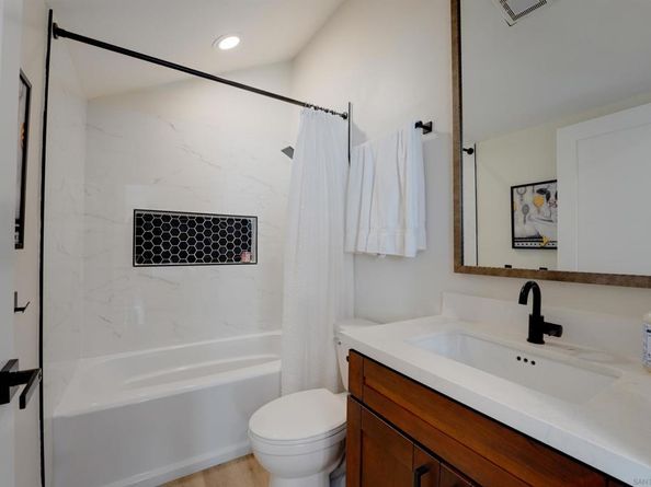 8430 Via Sonoma 49, La Jolla CA 92037