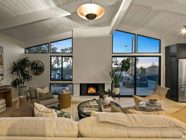 2526 Aster St, San Diego CA 92109