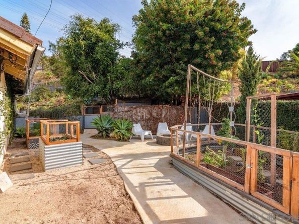 7404 Carlina St, Carlsbad CA 92009