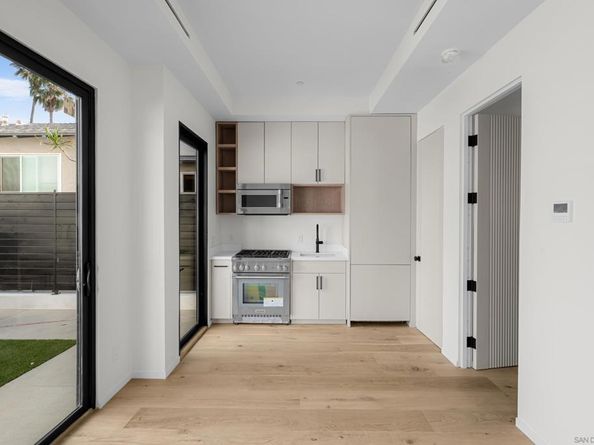 242 Playa Del Norte St, La Jolla CA 92037