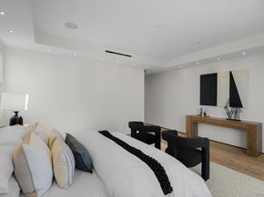 242 Playa Del Norte St, La Jolla CA 92037