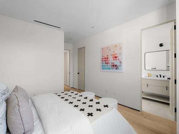 242 Playa Del Norte St, La Jolla CA 92037