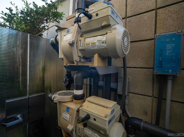 1230 Neptune Ave, Encinitas CA 92024