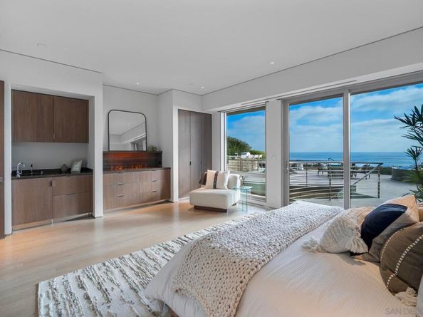 1230 Neptune Ave, Encinitas CA 92024