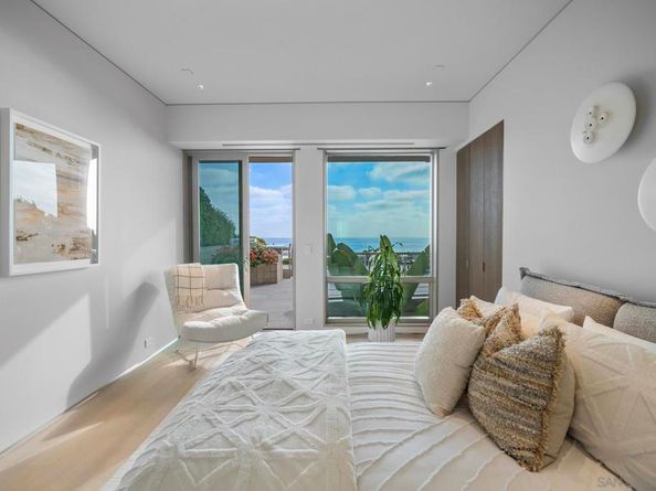 1230 Neptune Ave, Encinitas CA 92024